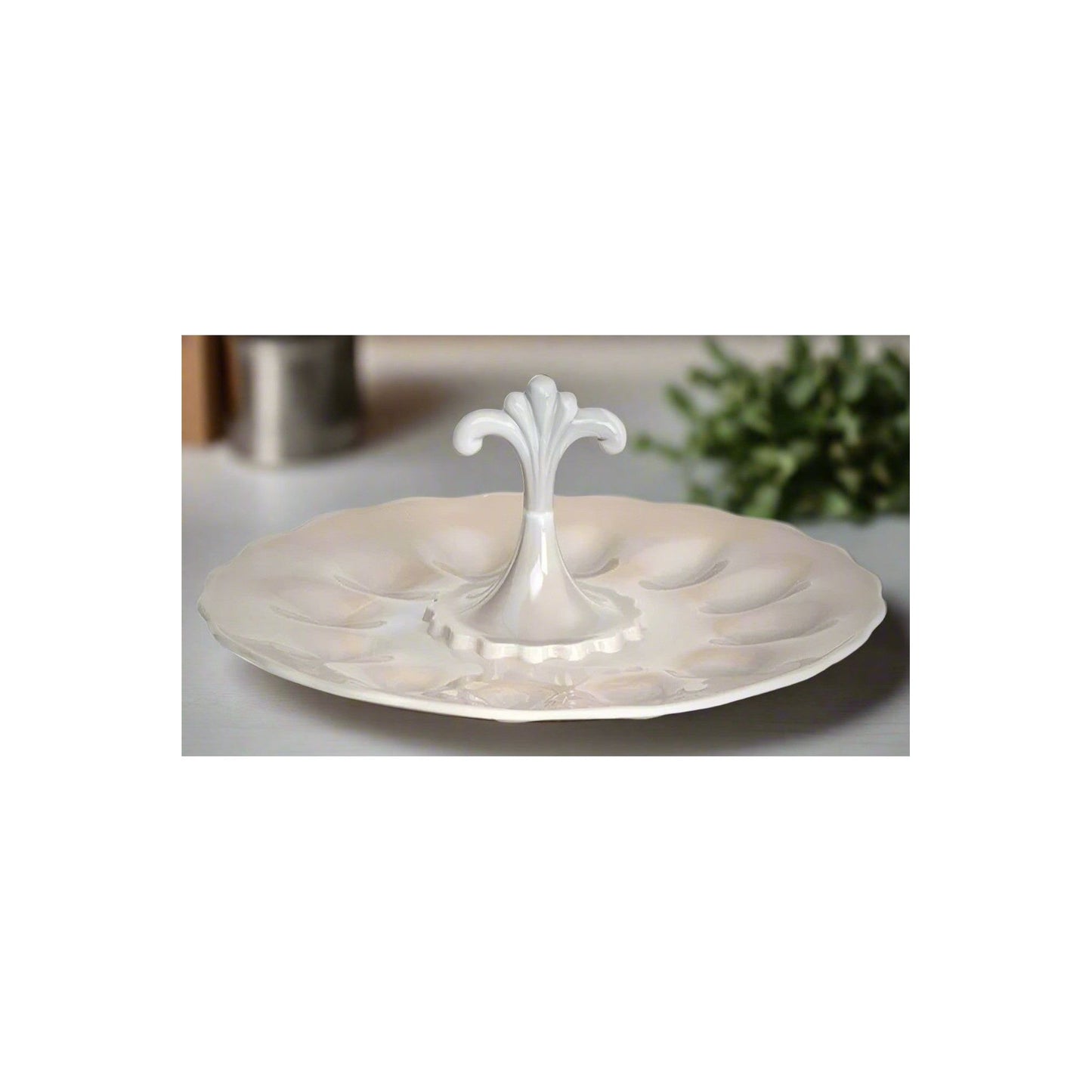 Anna Handled Egg Plate