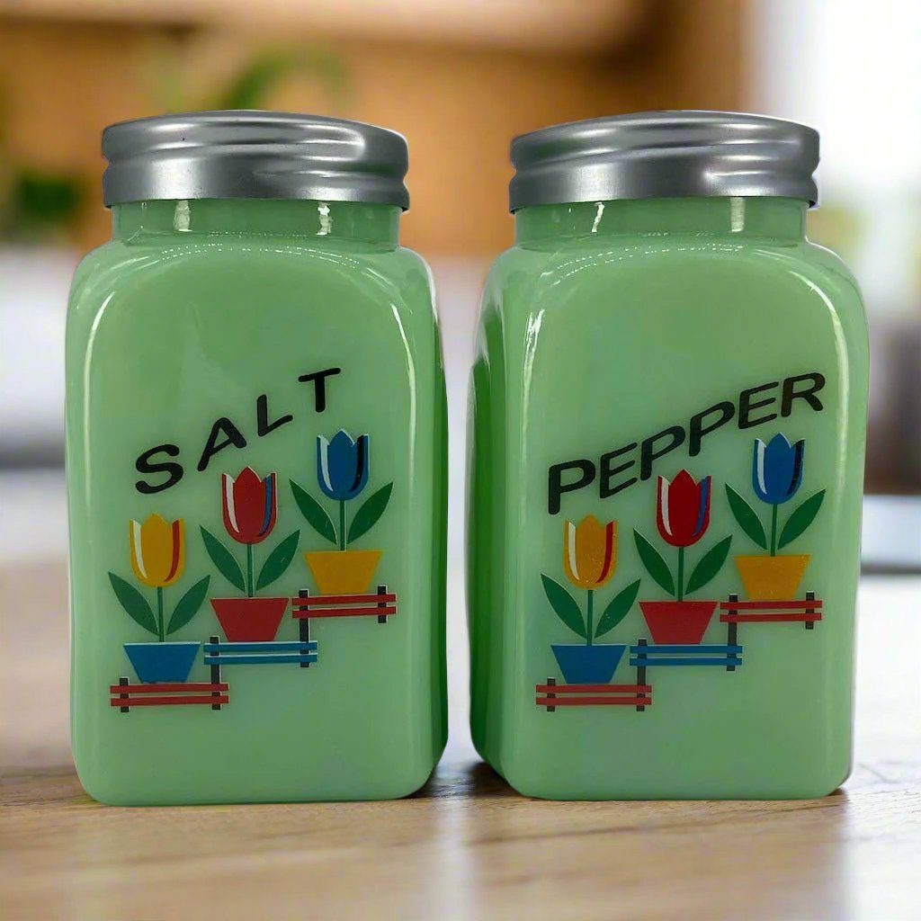 Vintage salt and pepper shakers shops