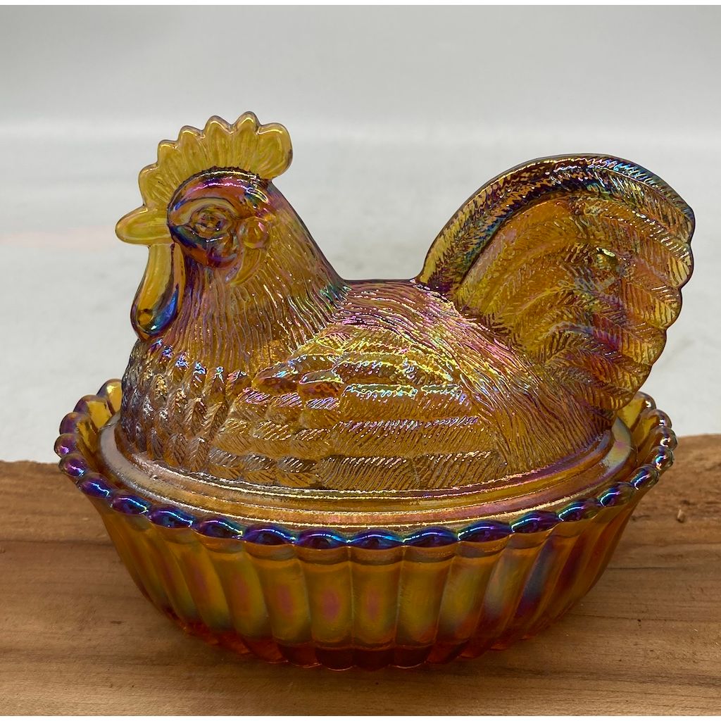 Covered Rooster on Ribbed Nest with Split Tail