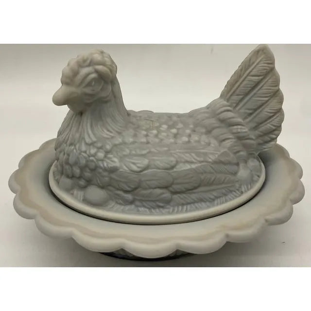 Covered Chicken Dish with Split Tail on Wide Rim Base