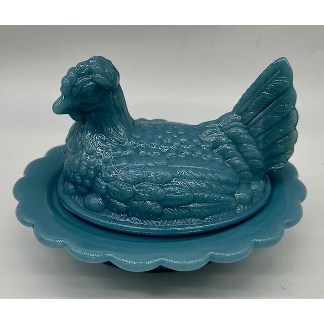 Covered Chicken Dish with Split Tail on Wide Rim Base