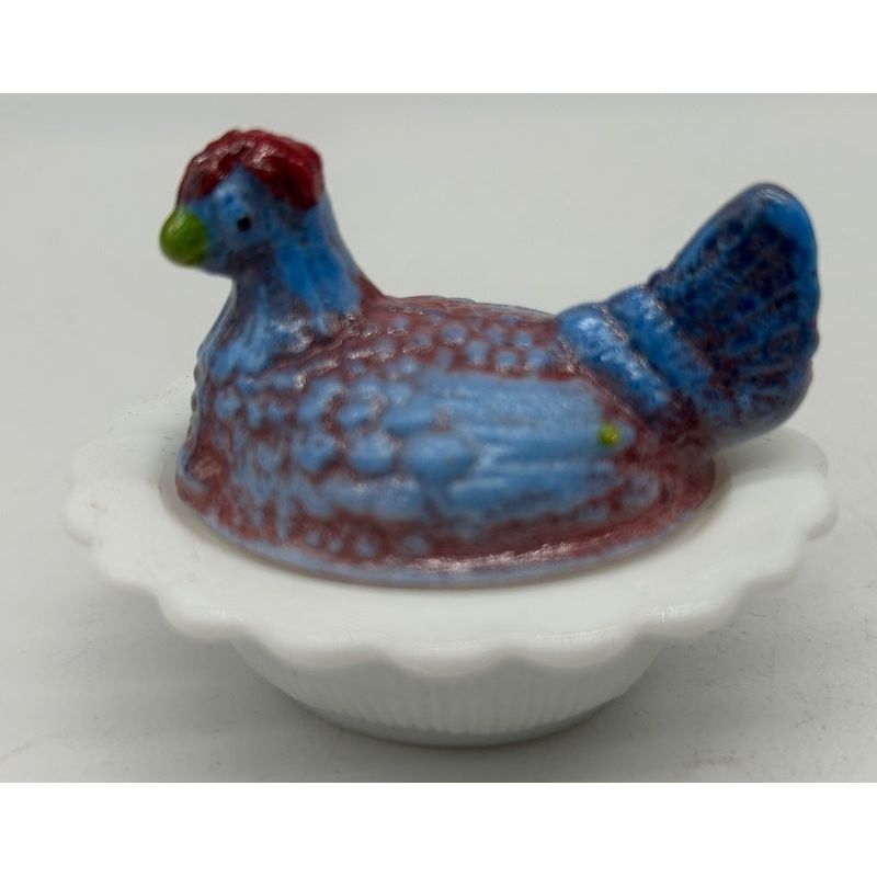 Covered Chicken Dish with Split Tail on Wide Rim Base