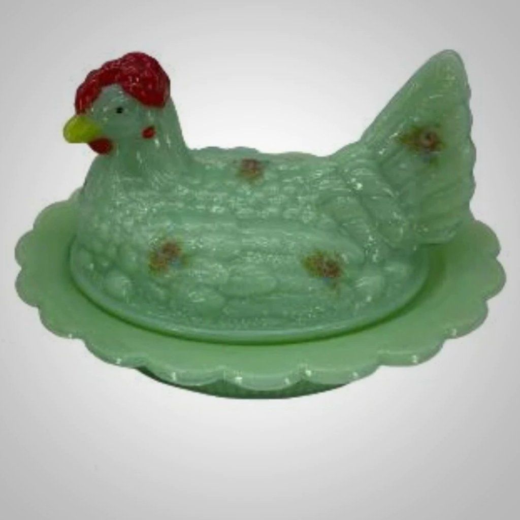 Covered Chicken Dish with Split Tail on Wide Rim Base